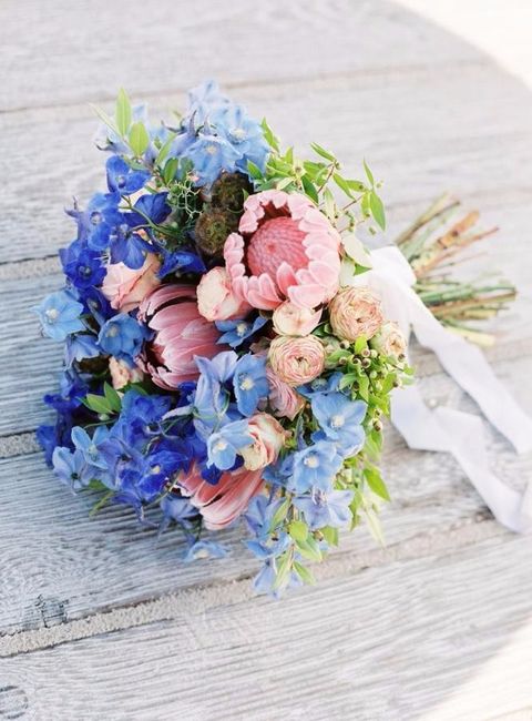 Choose a bouquet for the bride. Which one? 2