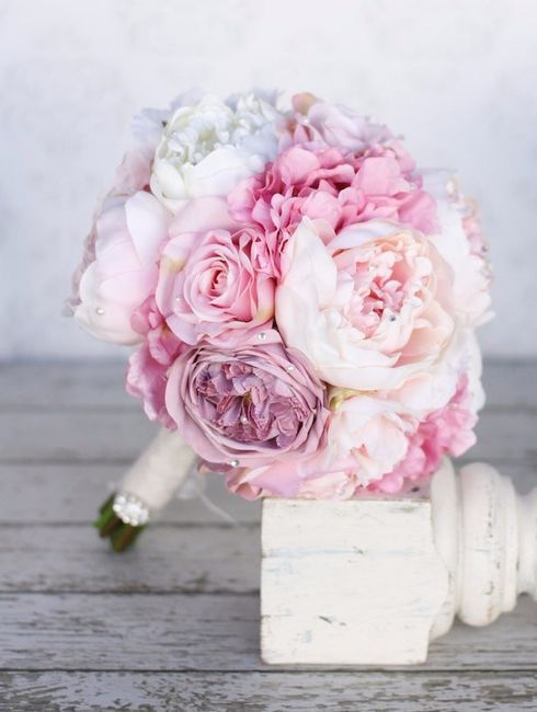 Choose a bouquet for the bride. Which one? 3