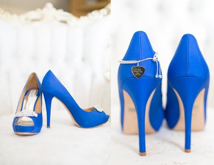 Zapatos de color azul rey