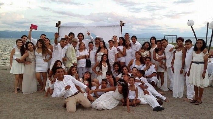 Vestuario de invitados.... todos de blanco o de colores? Vestuario de invitados.... todos de blanco o de colores?