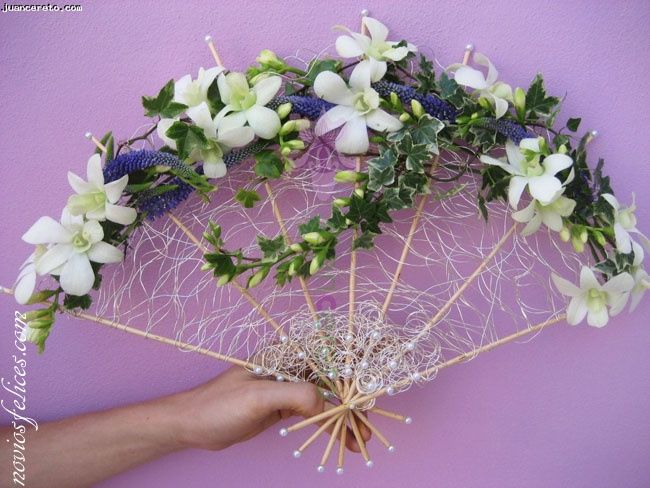 ¿Cambiarías el ramo por un abanico de novia como estos? 1