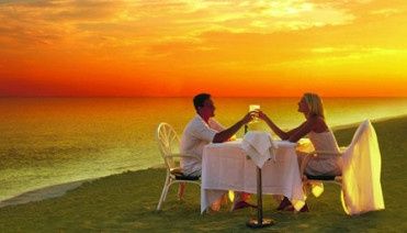 Una linda cena romantica en una atardecer