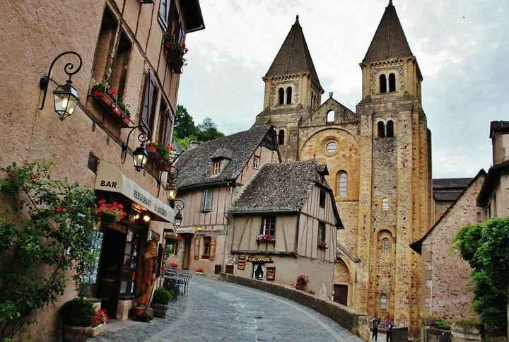 Pueblo medieval de Conques en Aveyron al sur de Francia, para los que les gusta lo antiguo