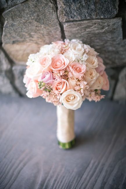 Bouquet en coral y blanco