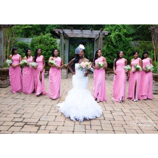 la novia y sus damas de  pink