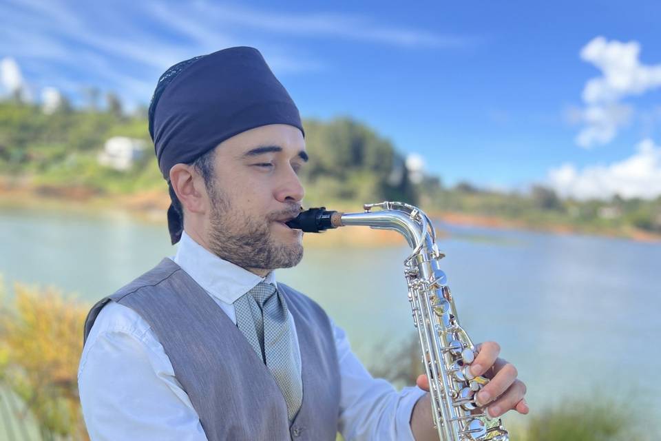 Saxofonista en Guatapé