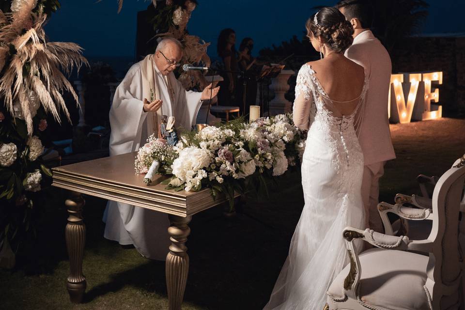 Novios en ceremonia