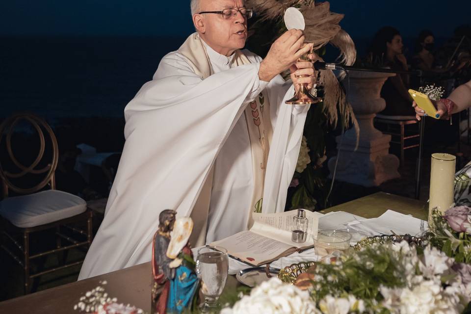 Padre en ceremonia