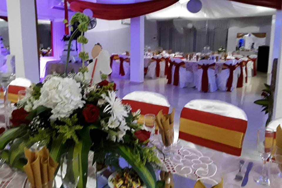 Boda roja con dorado