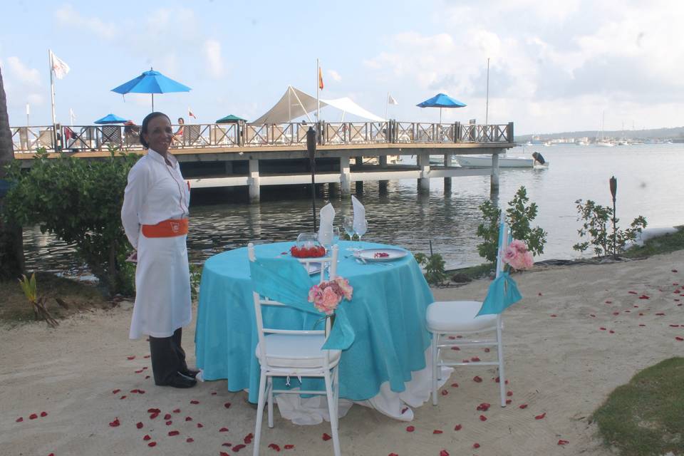 Cena romántica playa hotel