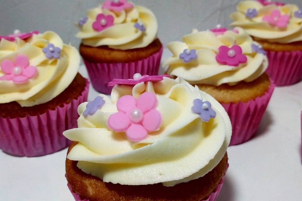 Cupcakes buttercream y flores