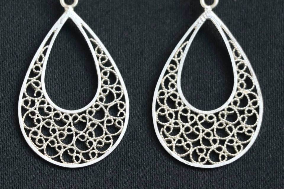 Aretes en forma de gota de