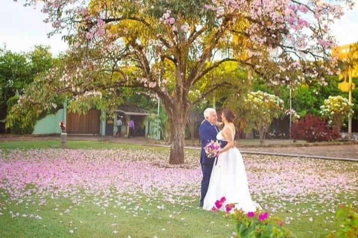 Ceremonia bajo guayacanes