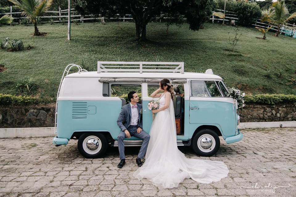 Volkswagen Combi azul celeste