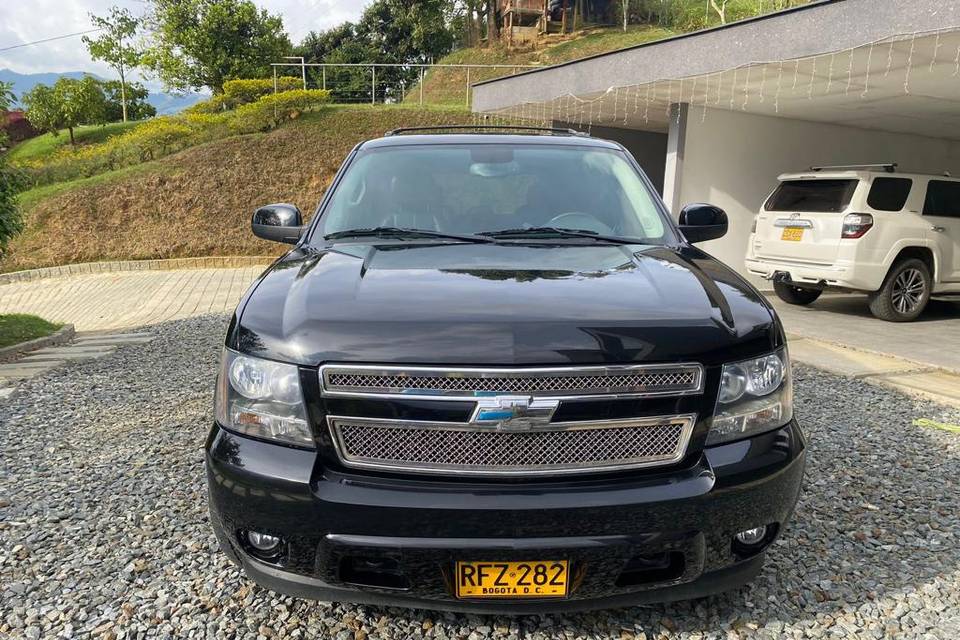 Chevrolet Tahoe negra 2014