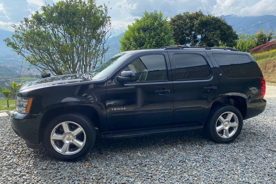 Chevrolet Tahoe negra 2014