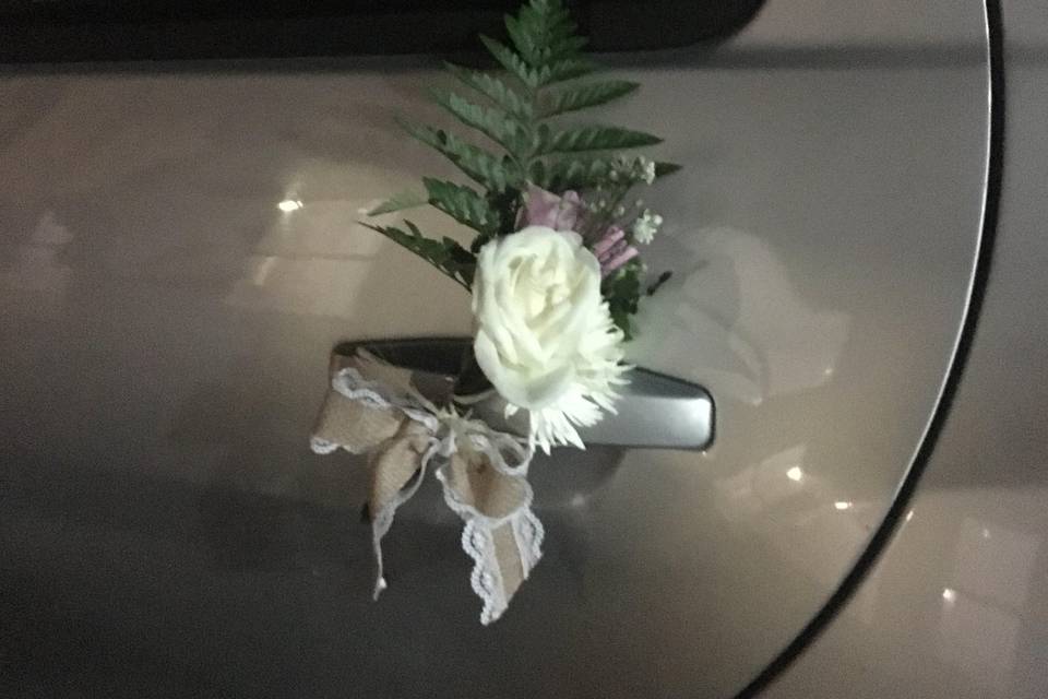 Adornos florales para el auto