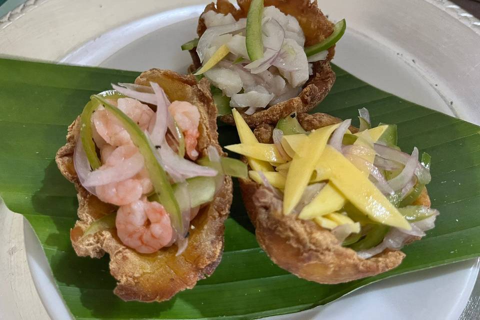 Tostones de ceviche con mango