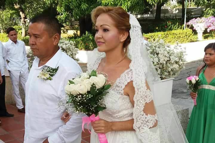 Padre entrega a la novia