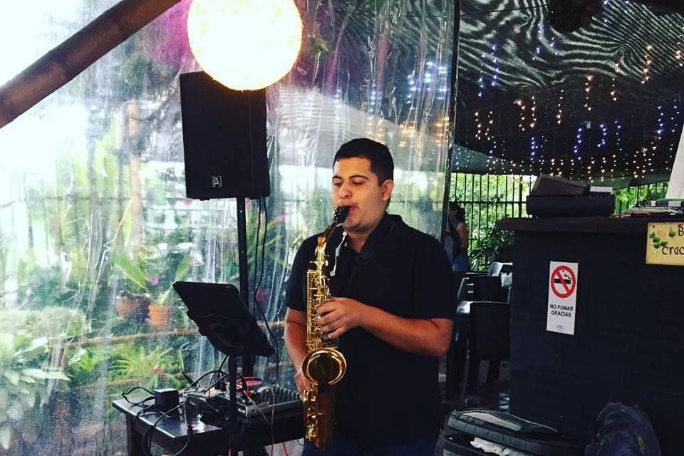 Bryan Alzate Saxofonista
