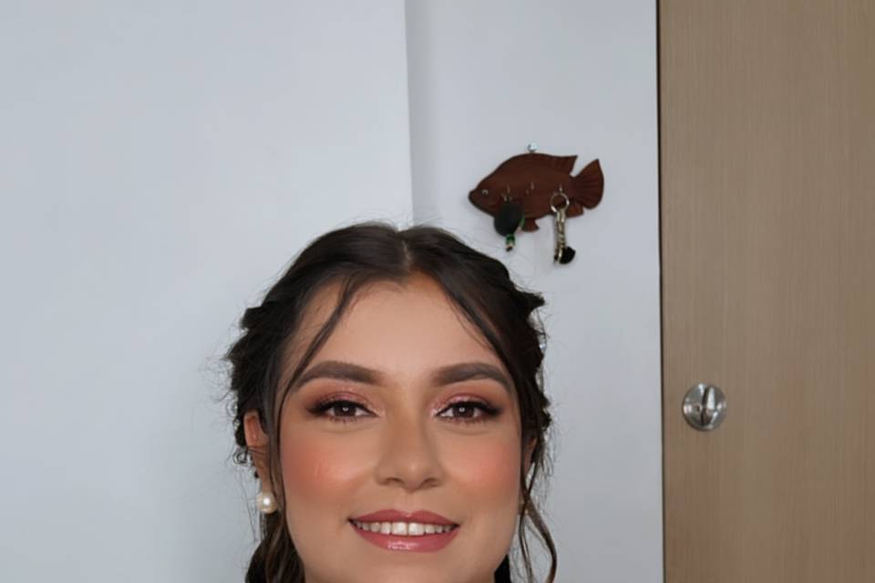 Surley López Makeup