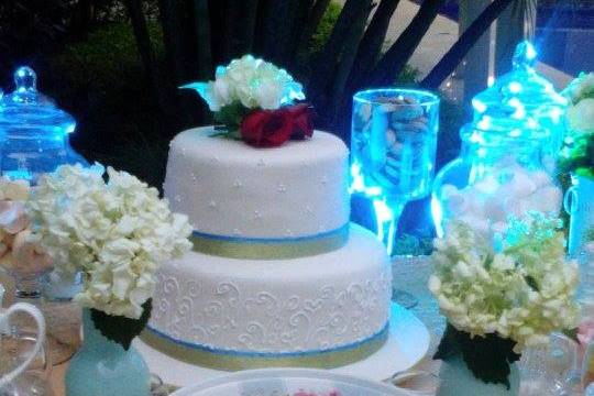 Torta de bodas con flores