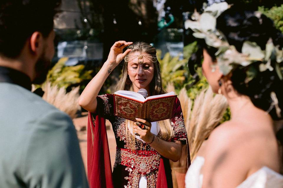 Vínue Sacerdotisa de Bodas y Ceremonias Simbólicas