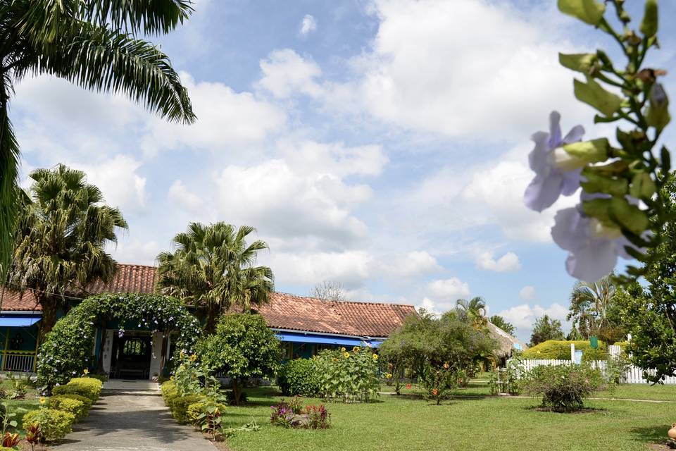 Casa y jardín