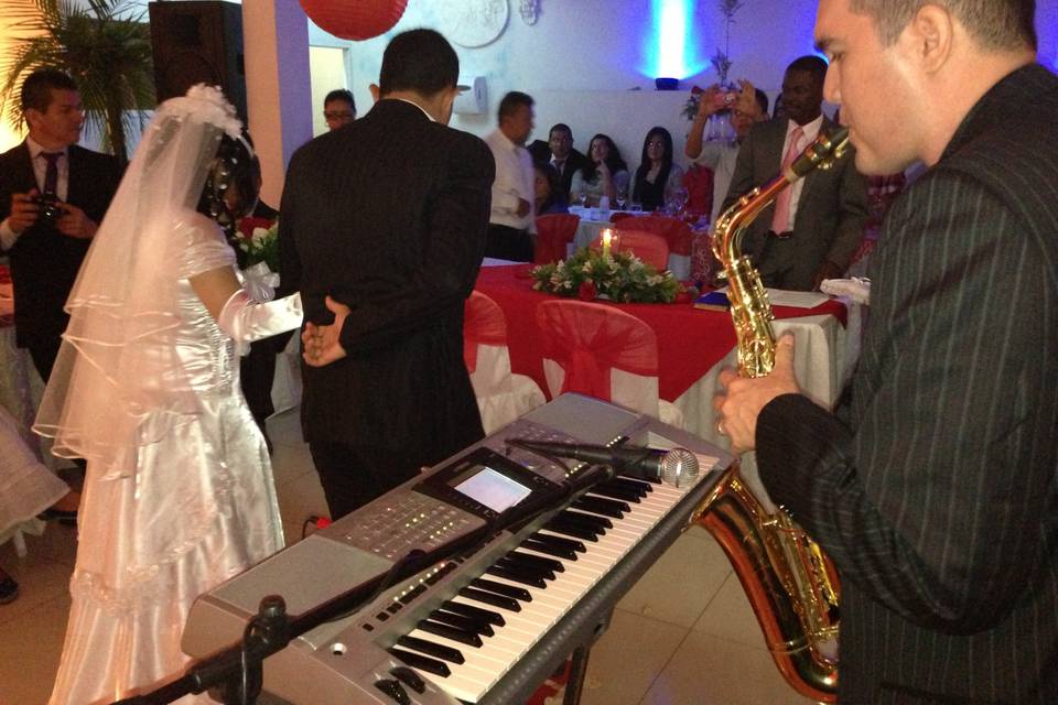 Saxofonista en matrimonios