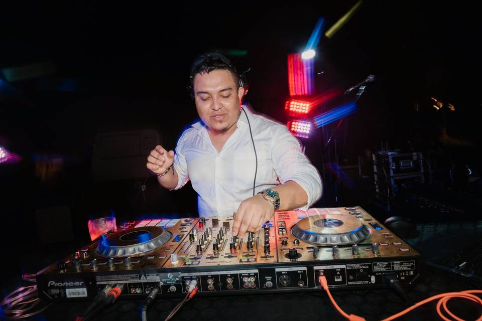 DJ Camilo Hernández