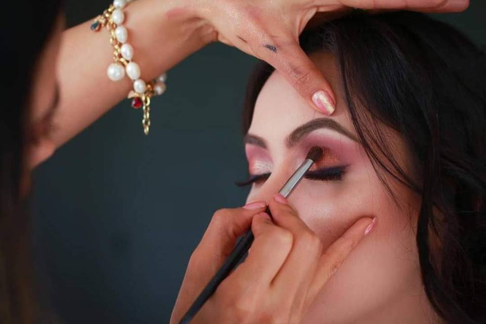 Caro torres makeup artist