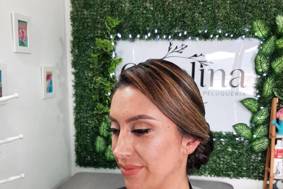 Maquillaje y peinado