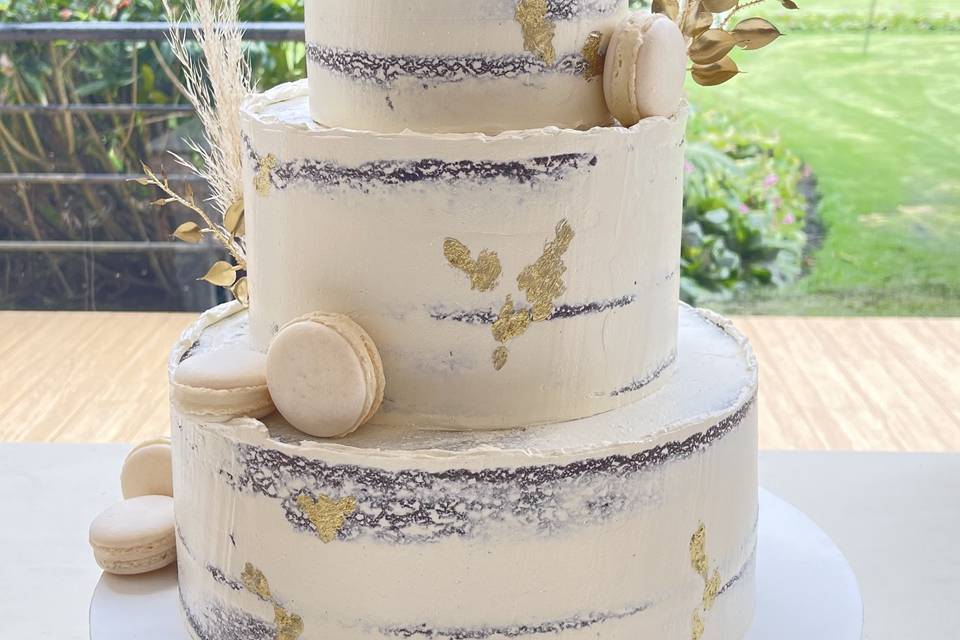 Torta seminaked con macarons
