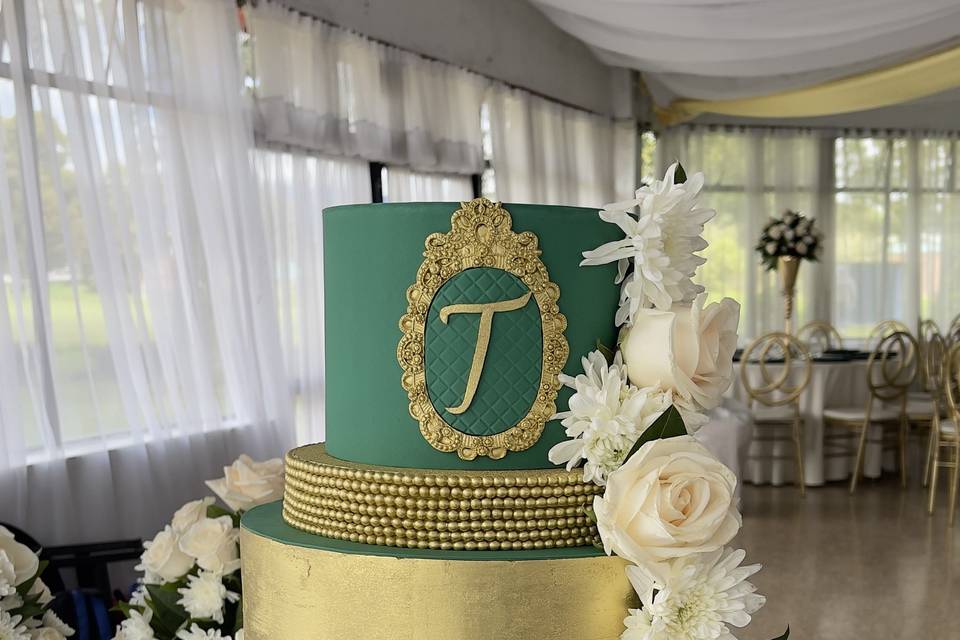 Torta 2 pisos verde y dorado