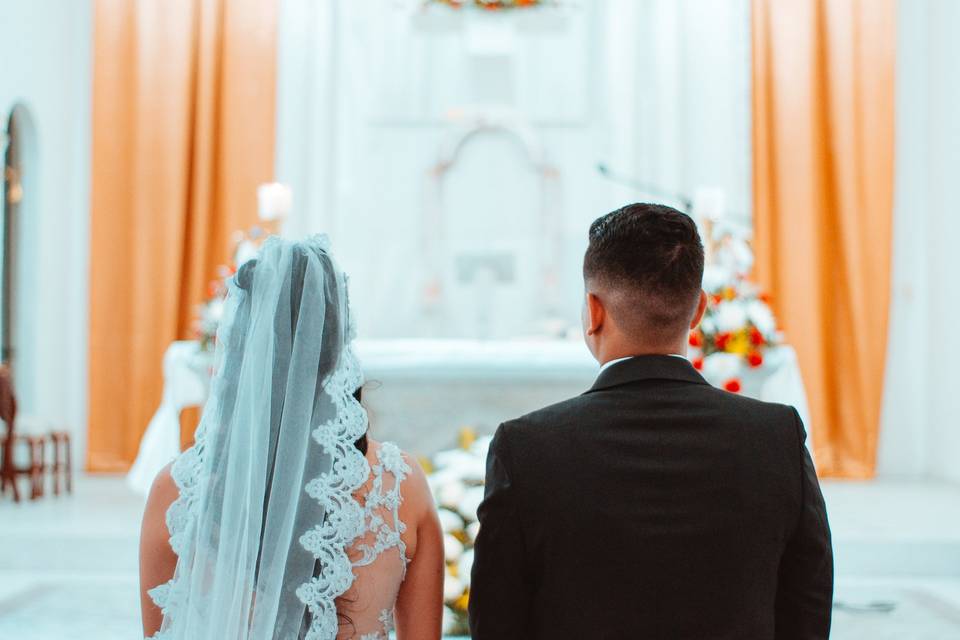 Samuel y Ceymar en el altar