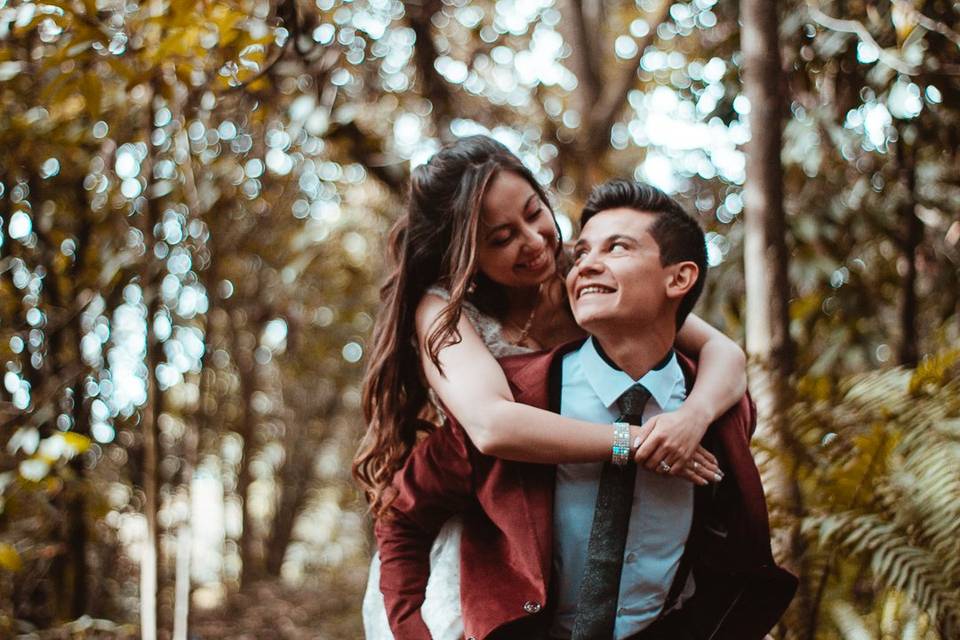 El novio lleva a la novia