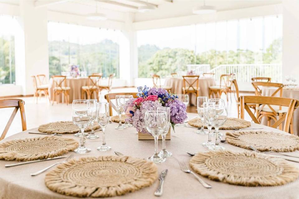 Hortensias y rosas