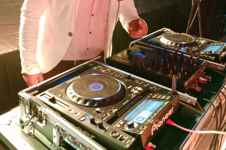 Llegan DJ a tus bodas