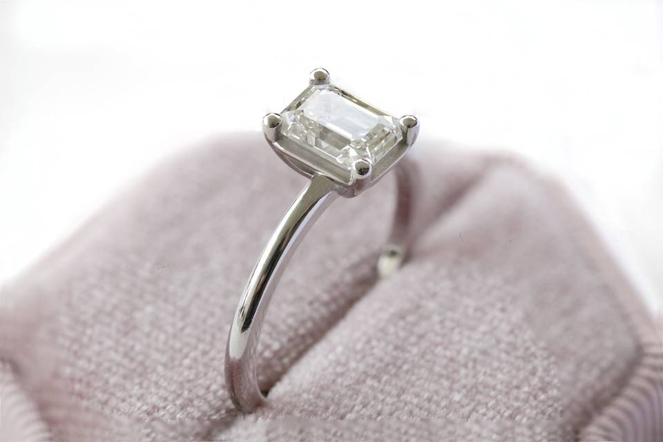 Anillo diamante emerald cut