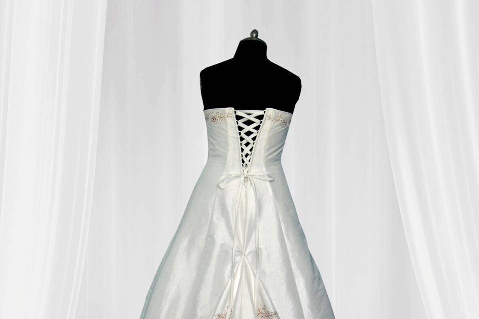 Vestido de novia romántico espalda