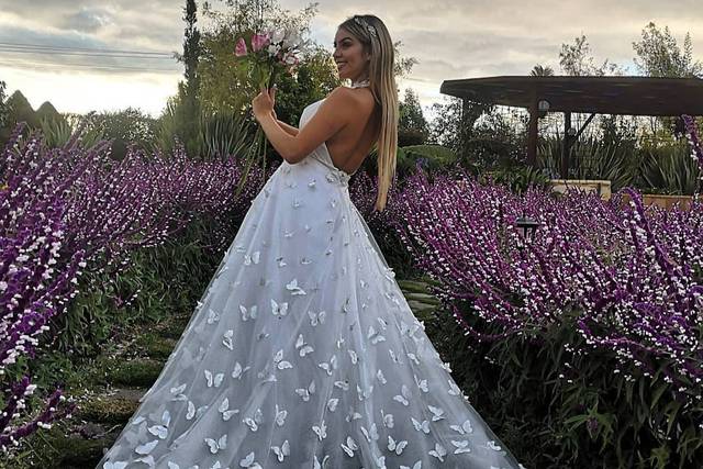 Vestido de best sale novia violeta