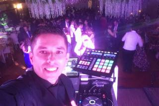 DJ Andrés González