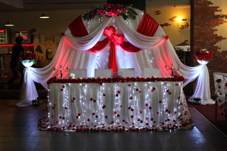 Renta de mobiliario y luces para evento