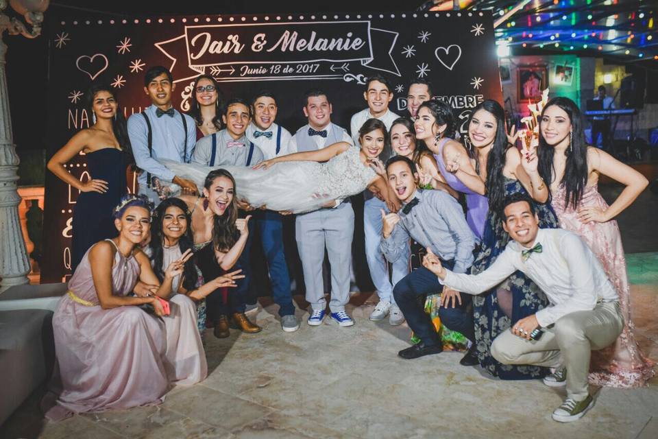 Invitados felices