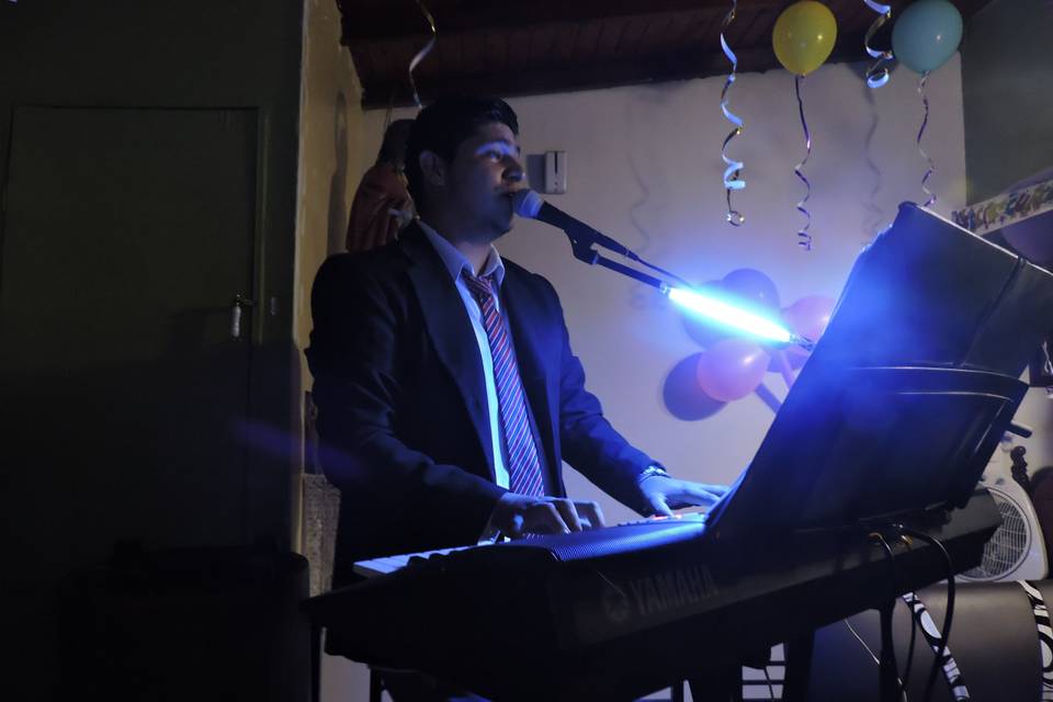 Cantante pianista