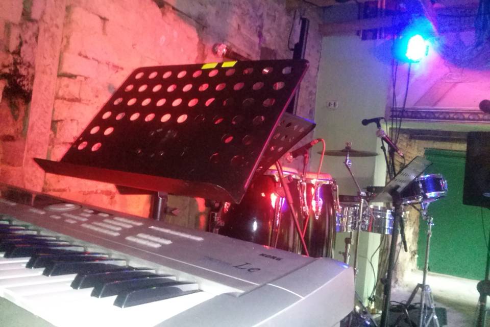 Música ,DJ, sonido, luces