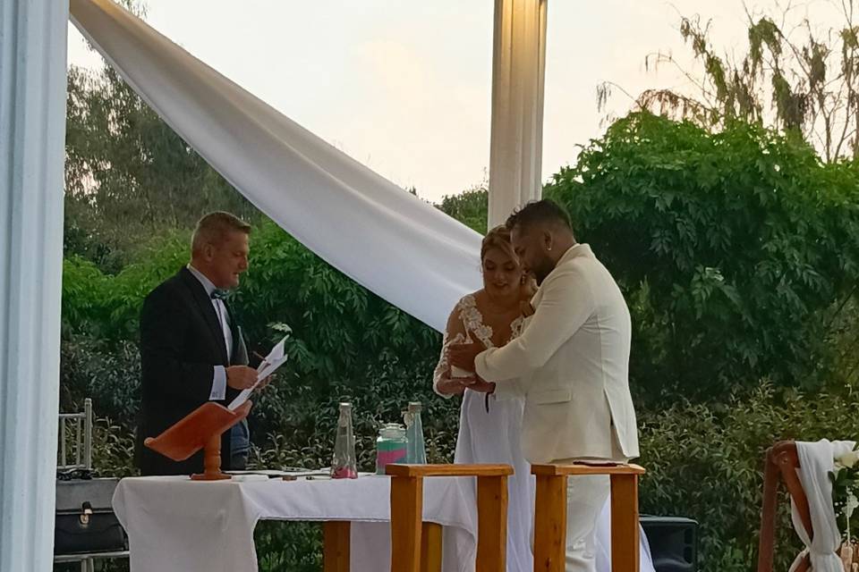 Oficiante Mauricio Giral