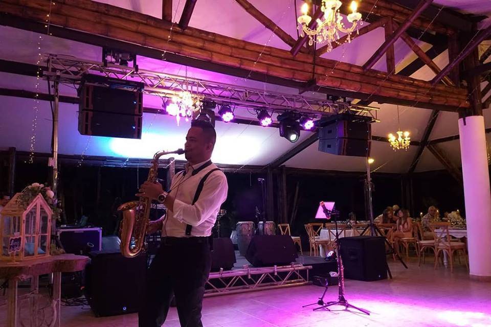 Saxofón en vivo