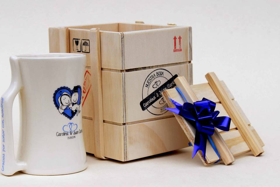 Mug y huacal de madera