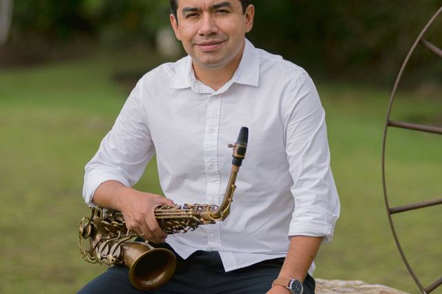 Gregorio Yate - Saxofonista